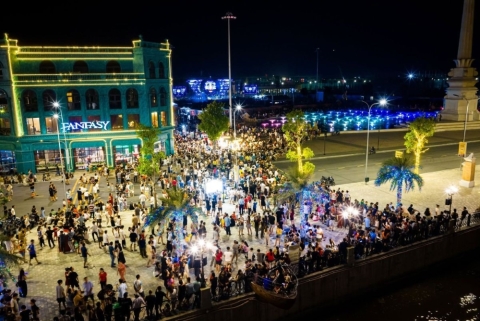 Con số 100.000 lượt khách/ngày nói gì về bài toán kinh doanh tại Vinhomes Royal Island?