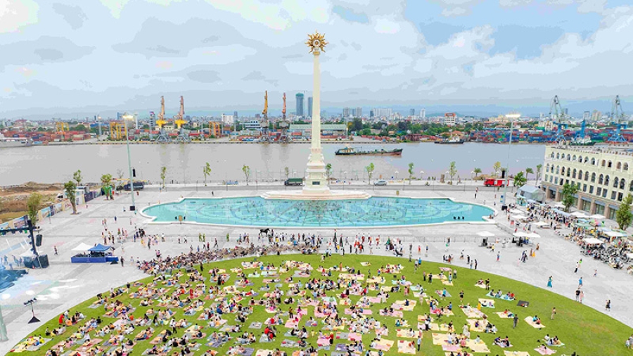 Kiến trúc Gothic tại Quảng trường châu Âu Vũ Yên