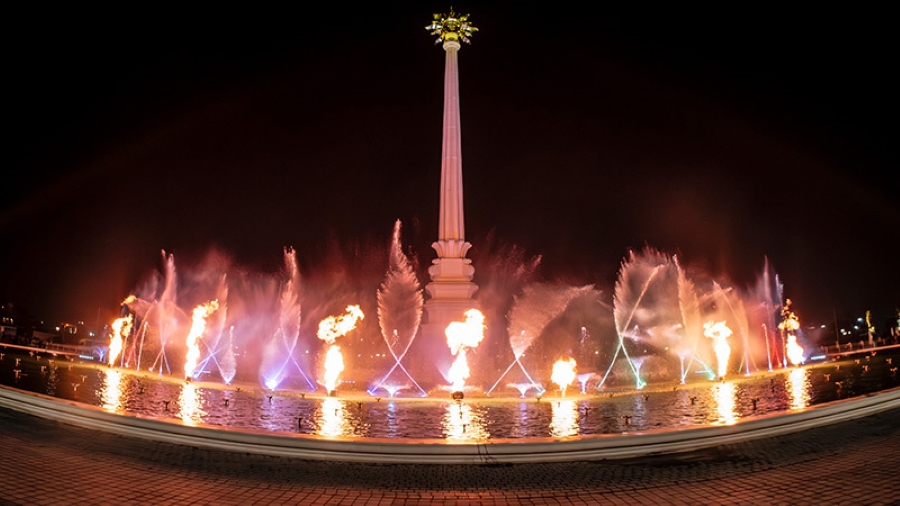 Nhạc nước và trình diễn công nghệ tại Quảng trường châu Âu Vũ Yên
