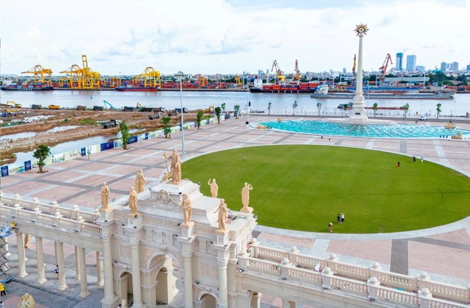 Quảng trường châu Âu Hoàng Gia tại phố đ bộ công viên Vũ Yên