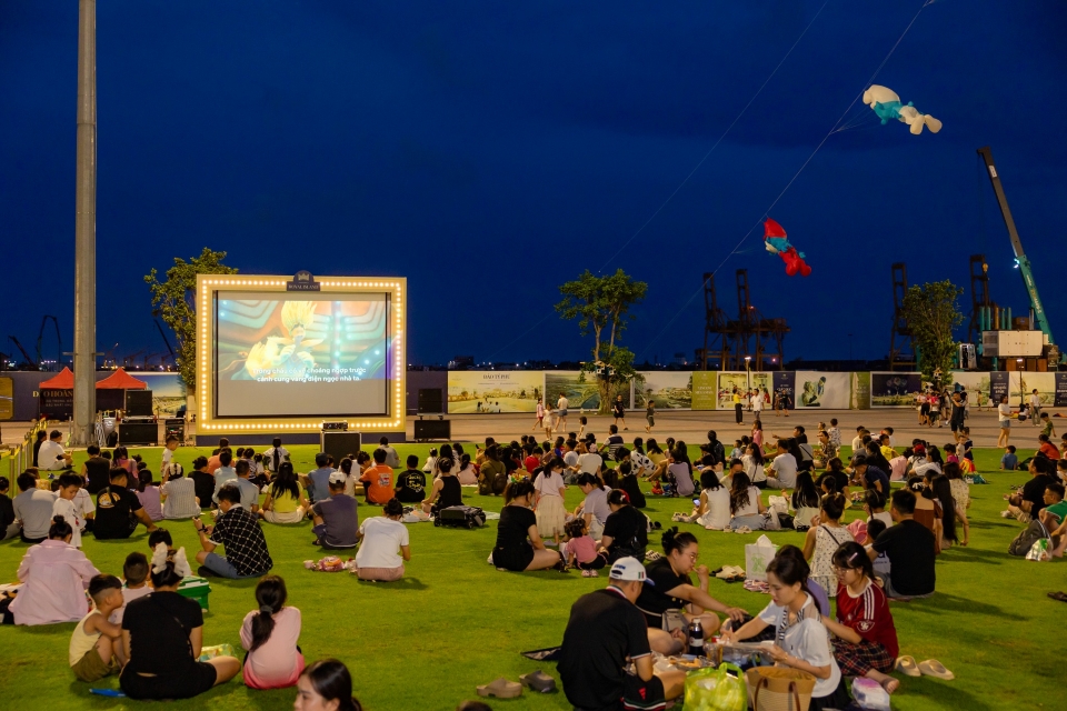 Rạp phim ngoài trời mỗi cuối tuần tại Vinhomes Vũ Yên
