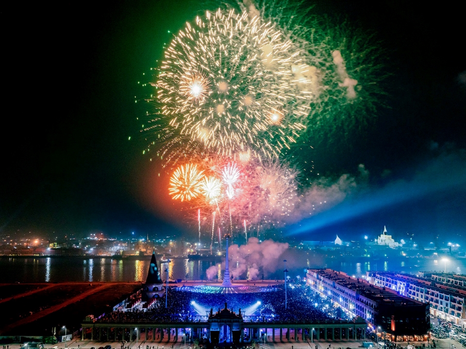 Trình diễn pháo hoa tại Vinhomes Vũ Yên