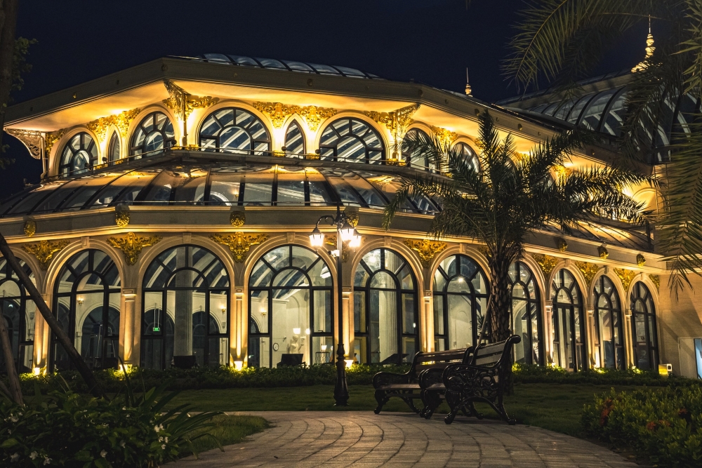 Bể bơi pha lê Hoàng Gia Vũ Yên chính thức vận hành: Bước khẳng định đẳng cấp sống tại Royal Island