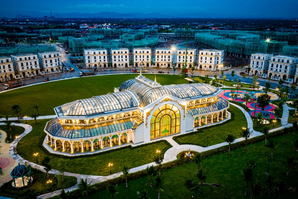 Khả năng kết nối không gian của bể bơi pha lê Hoàng Gia Vũ Yên