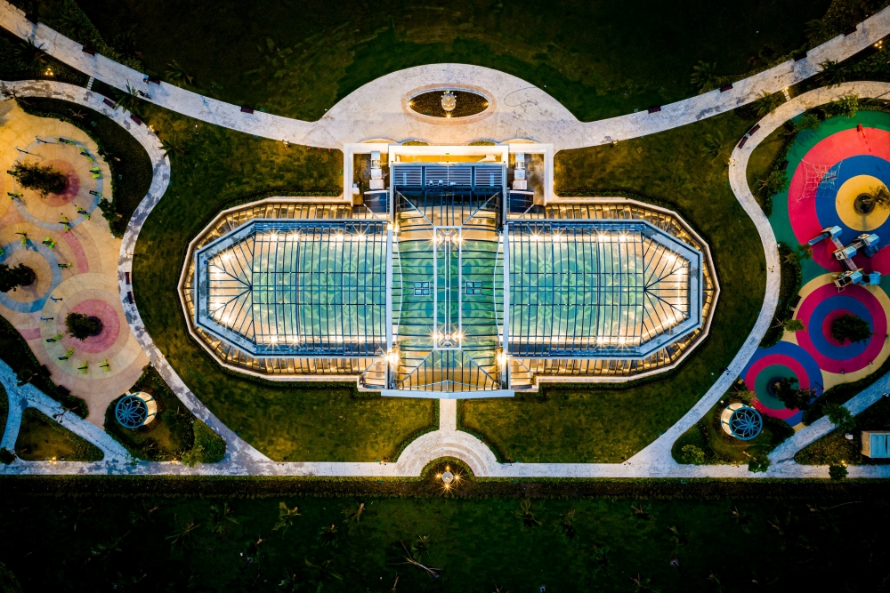 Phong cách thiết kế độc đáo của bể bơi pha lê Hoàng Gia Vũ Yên