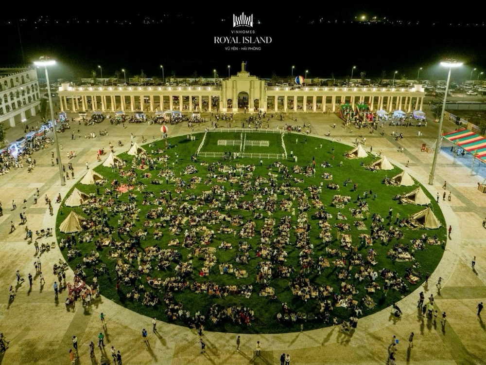 Quảng trường châu Âu - Địa điểm tổ chức đêm nhạc Khổng Tước tại Vinhomes Vũ Yên