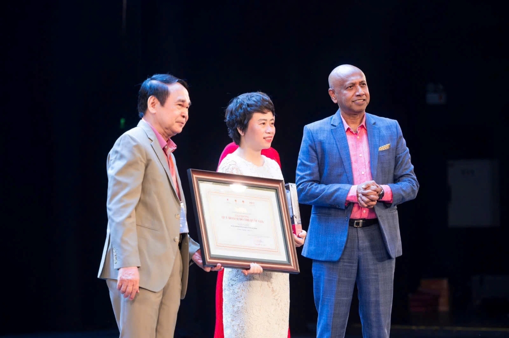 Giải thưởng Quy hoạch đô thị quốc gia góp phần khẳng định tầm vóc phát triển của Vinhomes Royal Island Giải thưởng Quy hoạch đô thị quốc gia góp phần khẳng định tầm vóc phát triển của Vinhomes Royal Island